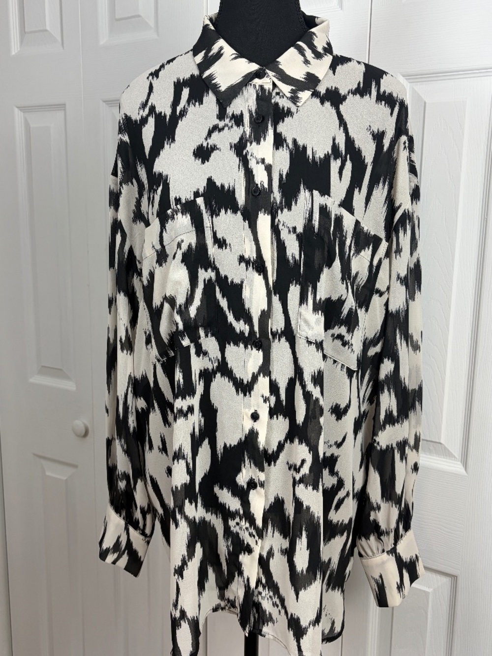 Reitmans Bold Black - off White Print top Size XL